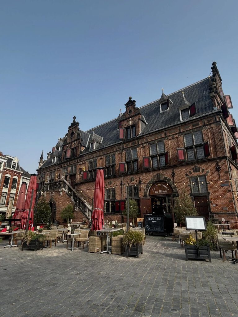 Instagram post from restaurant.de.waagh. This post is in position 1.