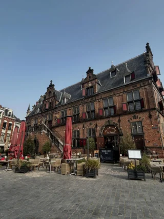 Instagram post from restaurant.de.waagh. This post is in position 3.