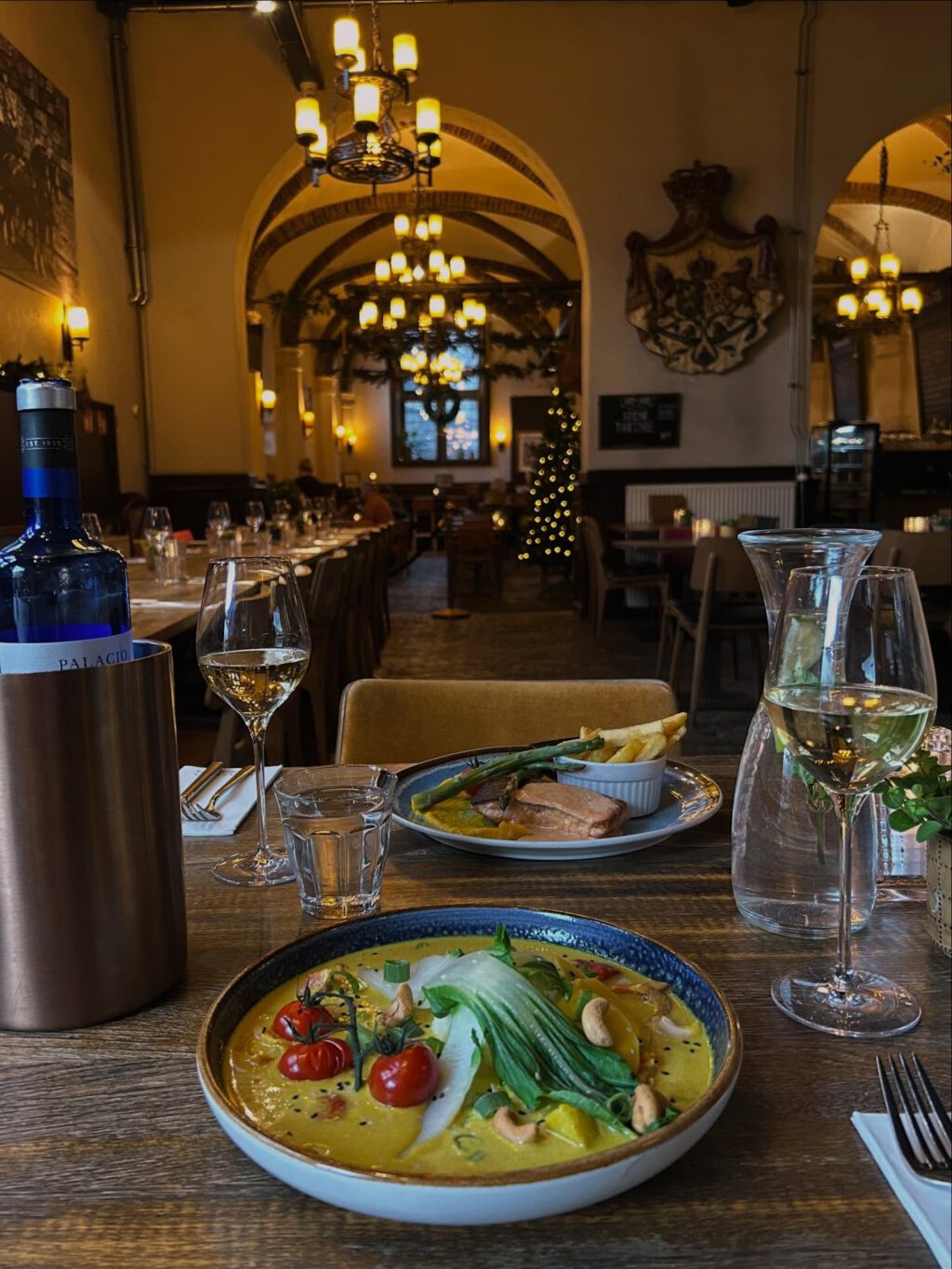 Instagram post from restaurant.de.waagh. This post is in position 0.