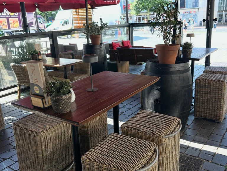 Instagram post from restaurant.de.waagh. This post is in position 1.