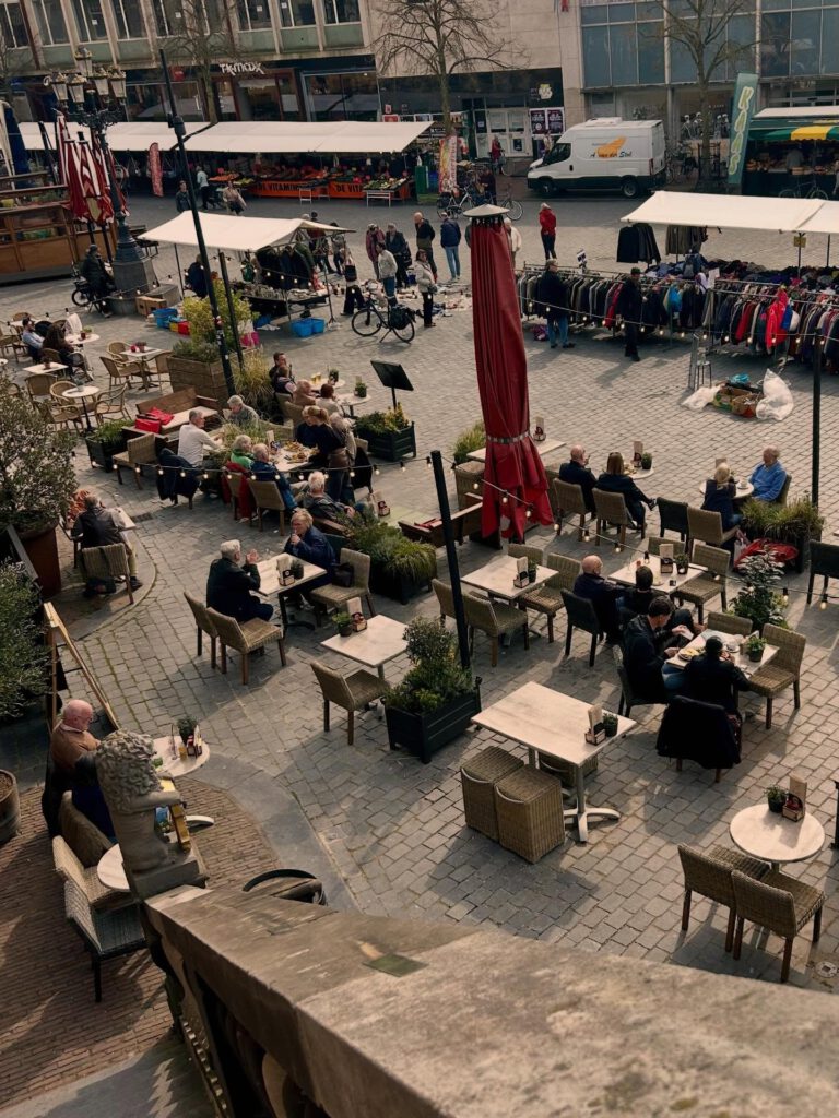 Instagram post from restaurant.de.waagh. This post is in position 1.