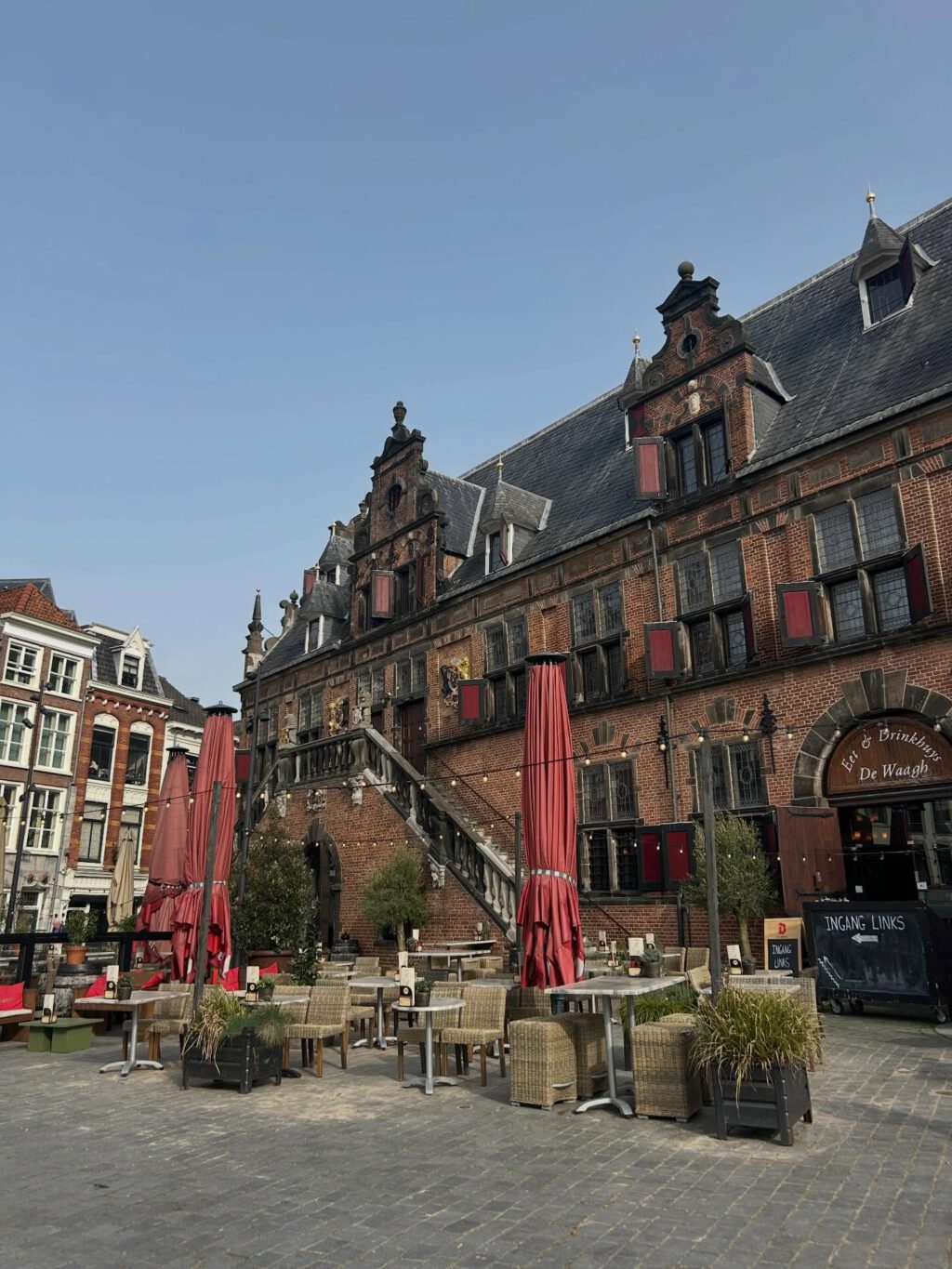 Instagram post from restaurant.de.waagh. This post is in position 1.